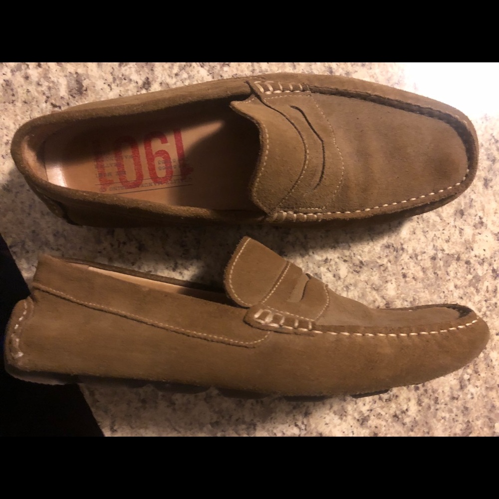 1901 slip on shoes. Very comfortable. No marks. - Picture 1 of 3
